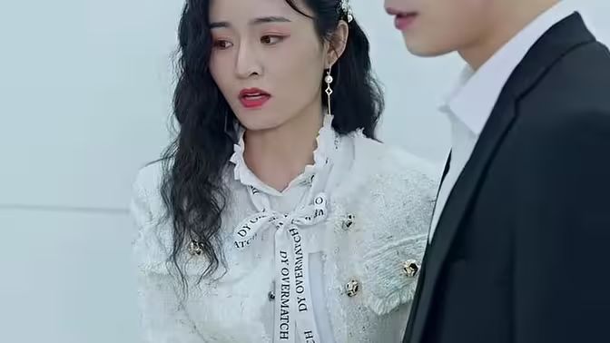 离婚后夫人她成了大佬高清在线观看_离婚后夫人她成了大佬全集免费播放_反转爽剧 - 星影汇